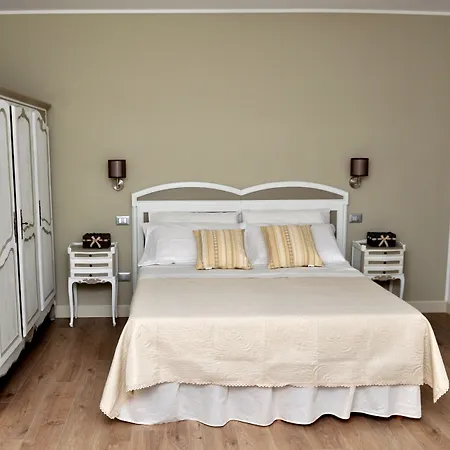 Il Casale Della Gioia לינה וארוחת בוקר מלפי