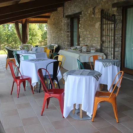 לינה וארוחת בוקר Il Casale Della Gioia מלפי