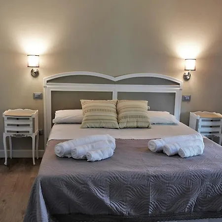 Il Casale Della Gioia לינה וארוחת בוקר מלפי